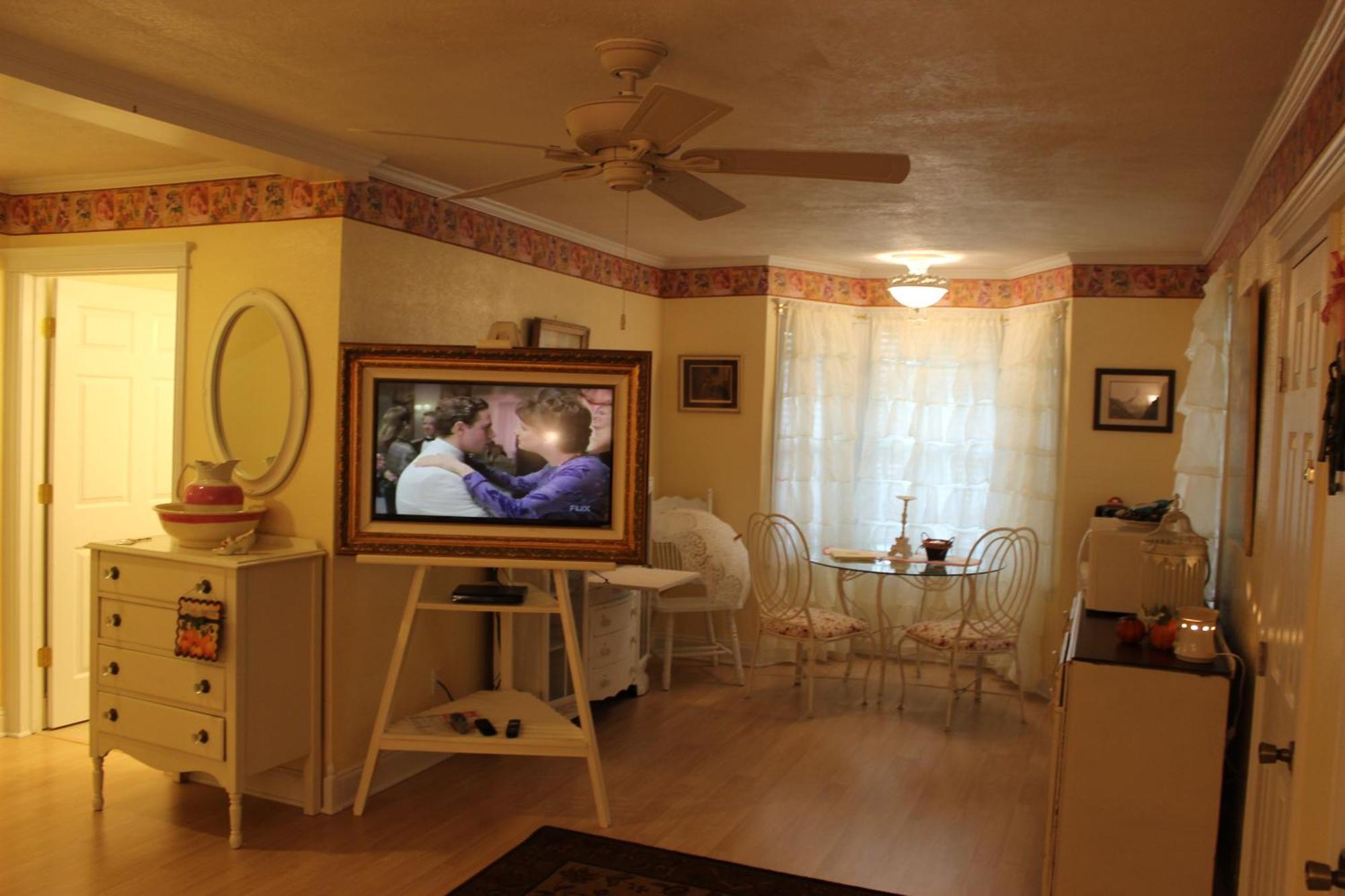 Book Nook 3*