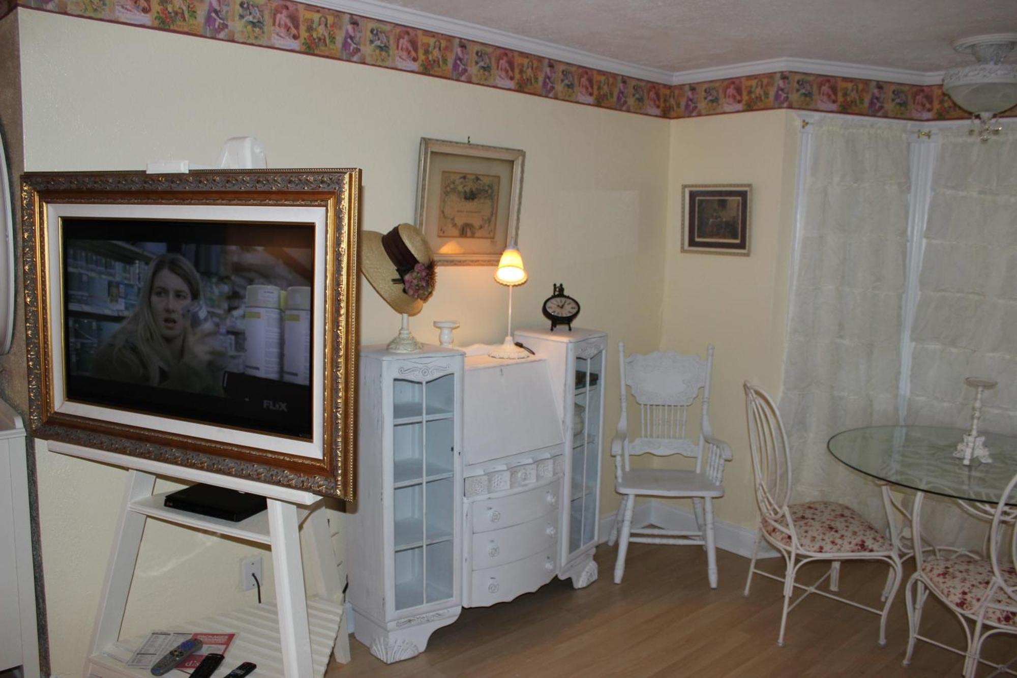 Book Nook 3*